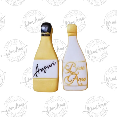 Sektflasche mit Gläsern und Frohes Neues Jahr