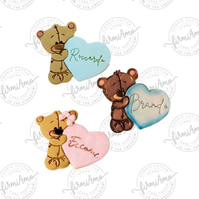 Orsetto abbraccia cuore