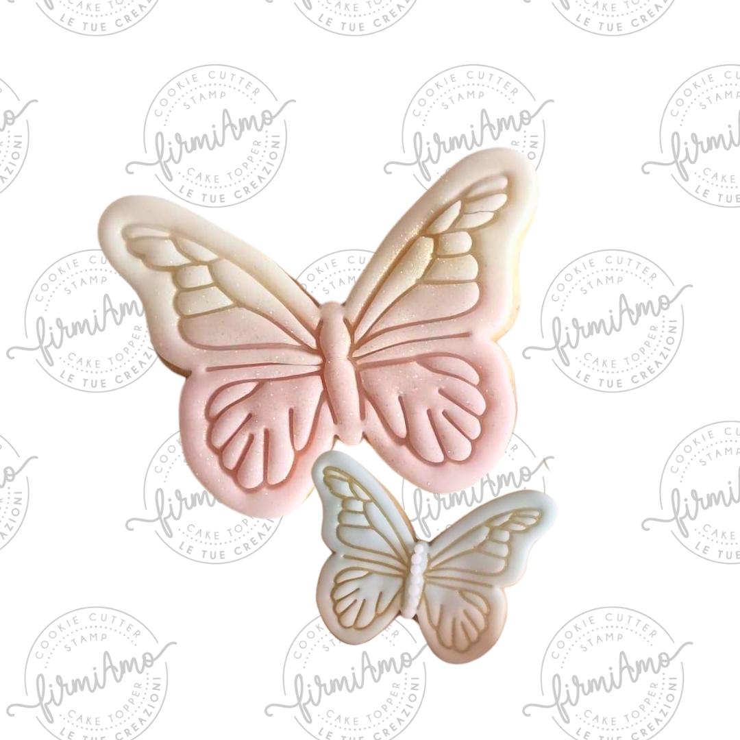 Bär mit Schmetterling
